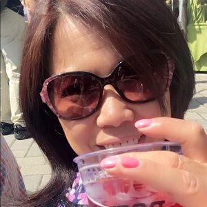 Meet your Posher, Iris